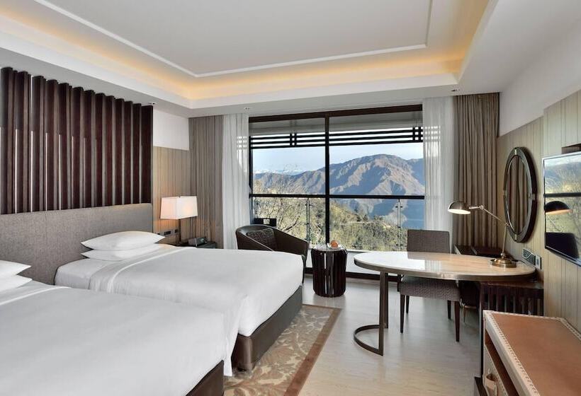 Номер Стандартный с Видом, Jw Marriott Mussoorie Walnut Grove Resort & Spa