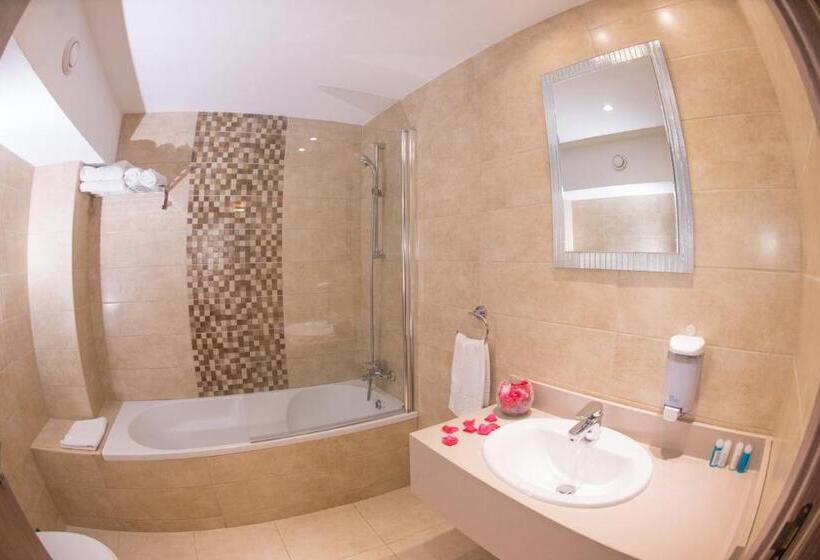 패밀리 룸, New Famagusta Hotel & Suites