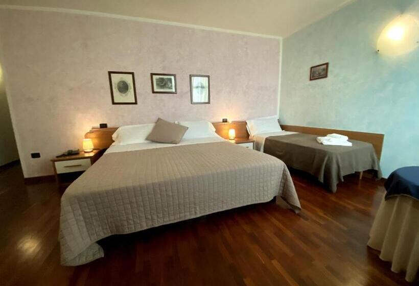 Номер Стандарт Трехместный, Sole Della Franciacorta   Hotel & Restaurant