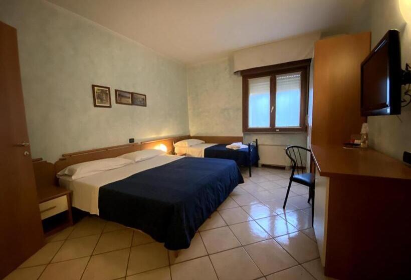 Номер Стандарт Трехместный, Sole Della Franciacorta   Hotel & Restaurant