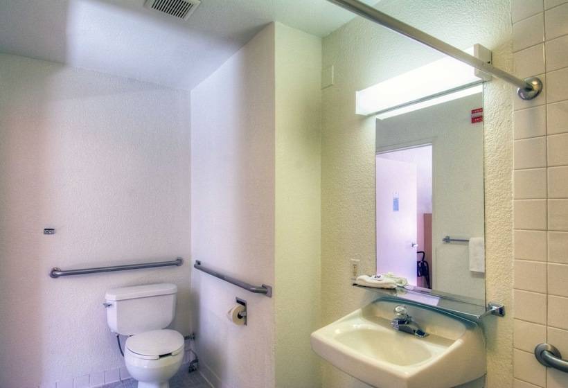 带2个双人床的标准工作室, Motel 6arcata, Ca Cal Poly Humboldt
