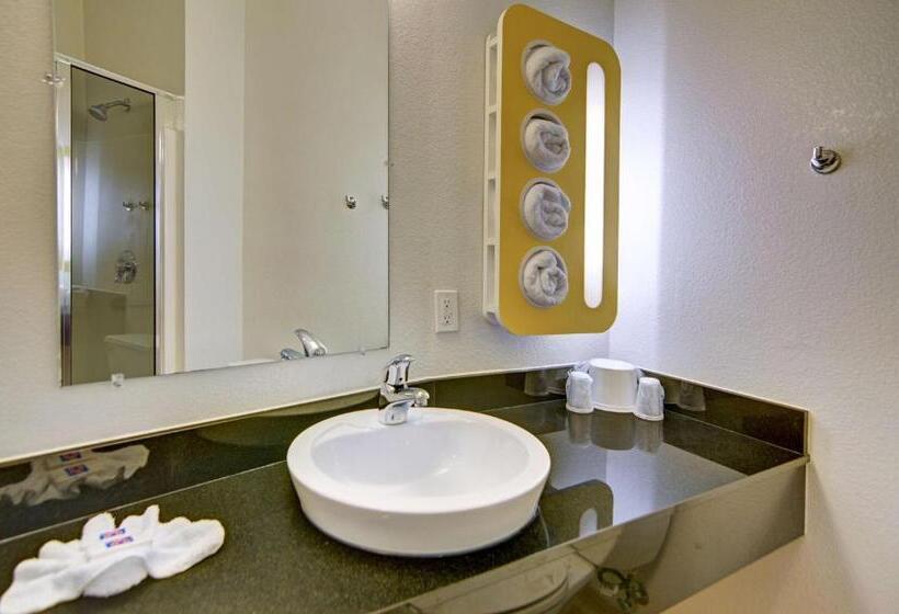 Номер Стандарт Адаптированный для Инвалидов, Motel 6roanoke, Tx  Northlake  Speedway