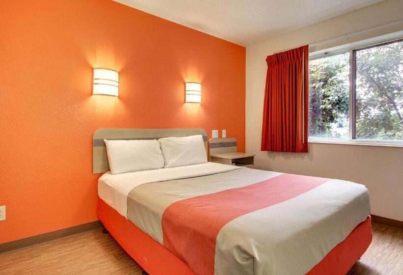 スタンダードルーム, Motel 6 Springfield, Il I 55 I 72