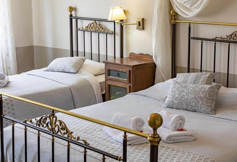 Трехместный Номер Стандарт с Балконом, Althaia Pension