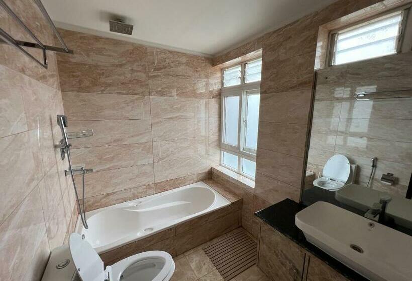 اتاق لوکس با بالکن, Kesu Home