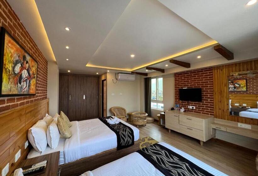 اتاق لوکس با بالکن, Kesu Home