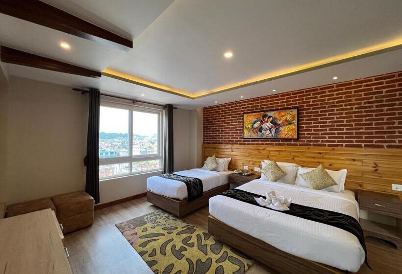 اتاق لوکس با بالکن, Kesu Home