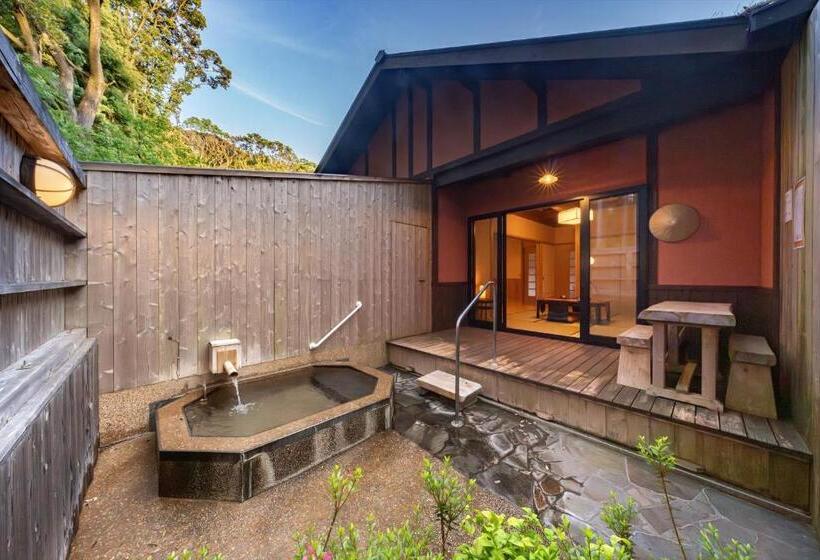 اتاق استاندارد چهار تخته, Tsuwabuki No Hana