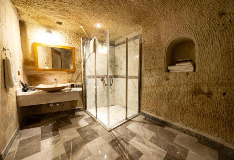جناح مزود بجاكوزى, Ares Cave Suites