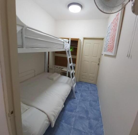 חדר סטנדרט לשלושה, Nb House