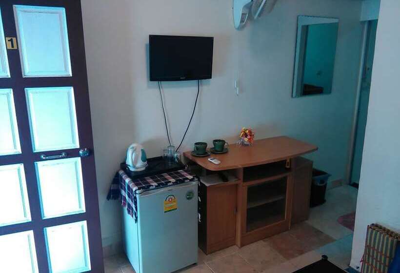 חדר סטנדרט לשלושה, Nb House