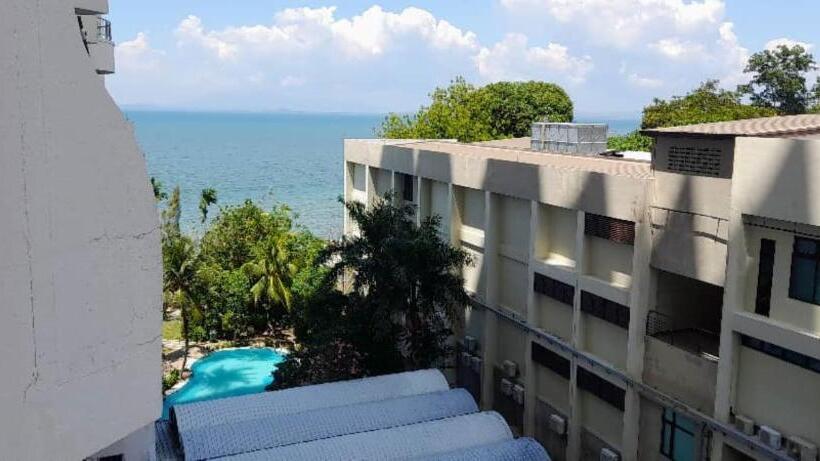 キングサイズベッドのデラックススイート, Paradise By The Sea In Penang By Veron At Rainbow Paradise