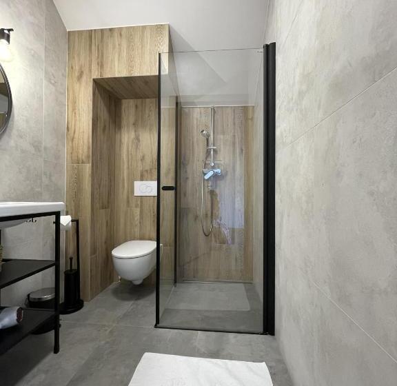 Quarto Deluxe, Między Wodami