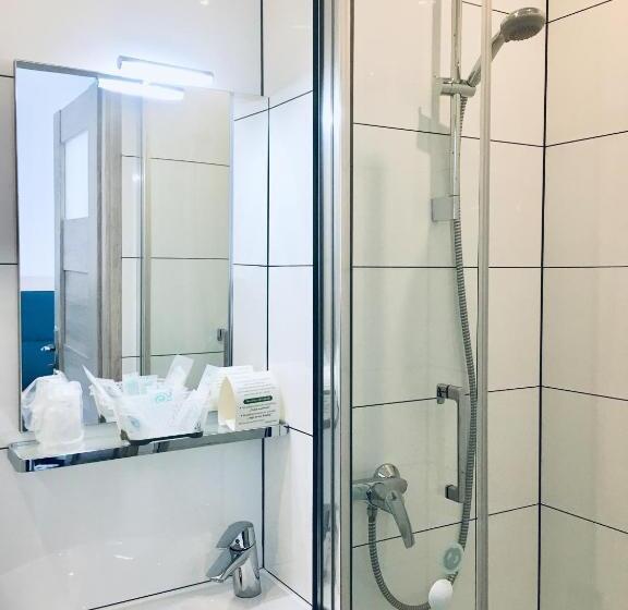 Номер Стандарт Вид на Город, Neptun