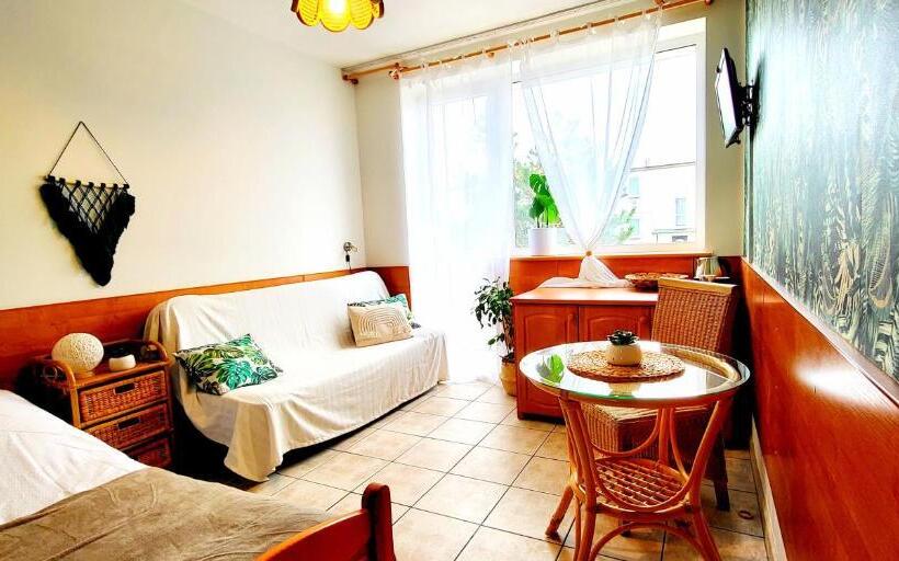 Standard Triple Room with Terrace, Pokoje Gościnne Azaliowa 34 Mielno