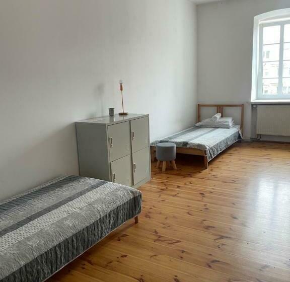 تختخواب در اتاق مشترک, 42 200 Hostel
