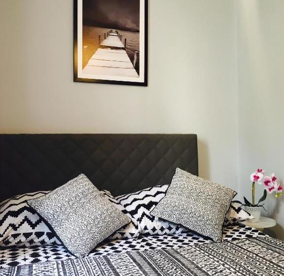 اتاق استاندارد با سرویس بهداشتی مشترک, Clicktheflat Hoża Street Apart Rooms