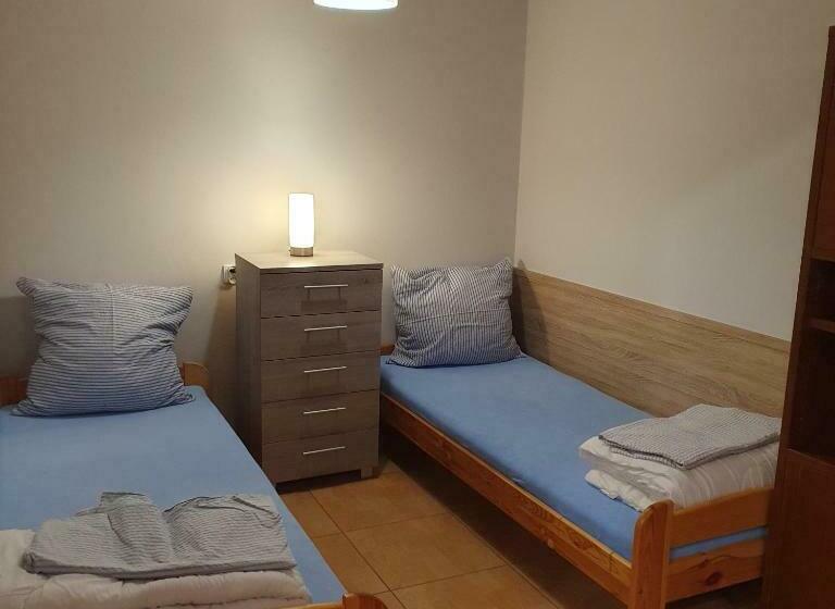 标准四人间共用浴室, Noclegi Silesia Aster