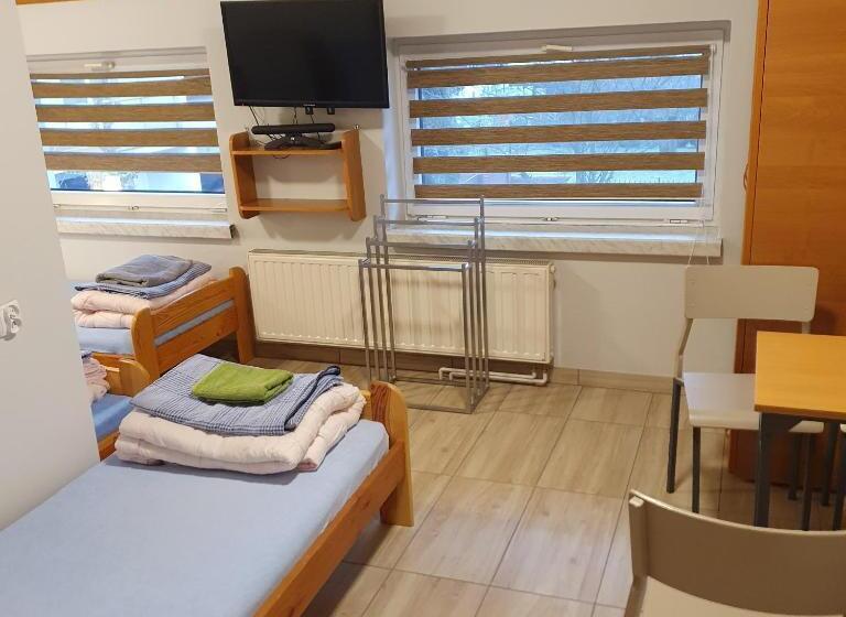 标准四人间共用浴室, Noclegi Silesia Aster