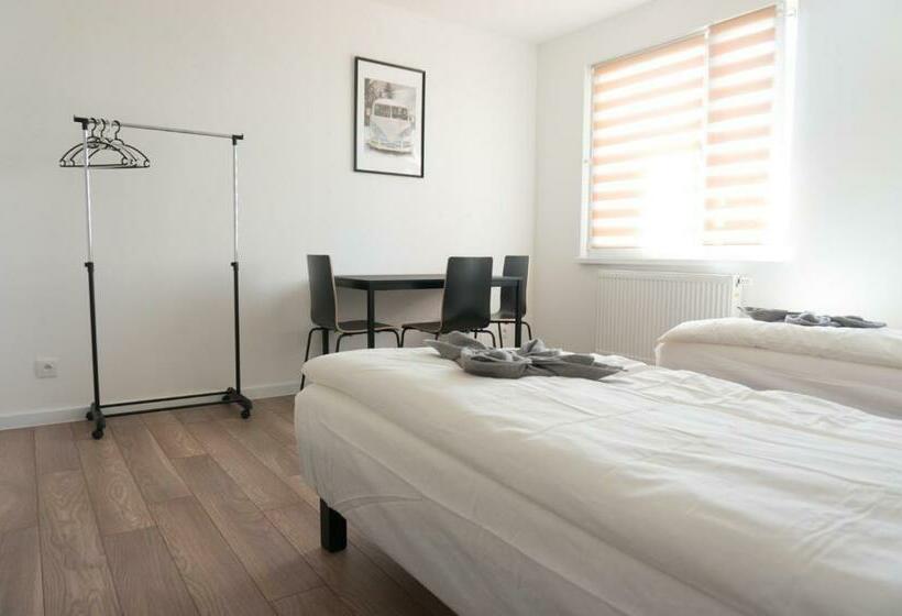 اتاق استاندارد سه نفره, Hostel 66