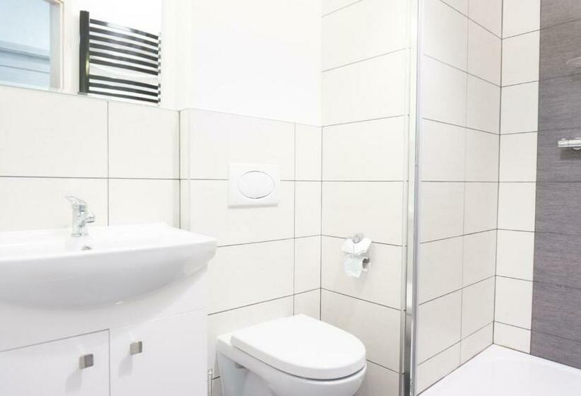 اتاق استاندارد سه نفره, Hostel 66