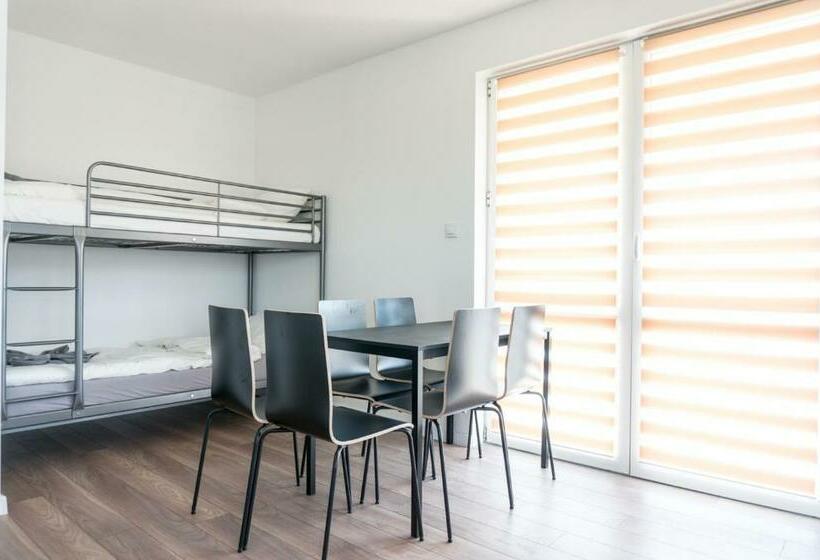 اتاق استاندارد سه نفره, Hostel 66