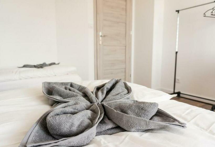 اتاق استاندارد سه نفره, Hostel 66