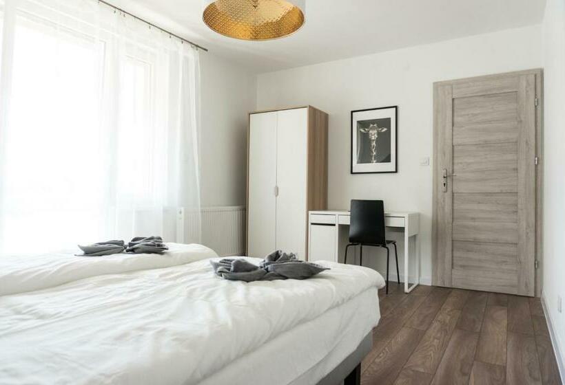 اتاق استاندارد, Hostel 66
