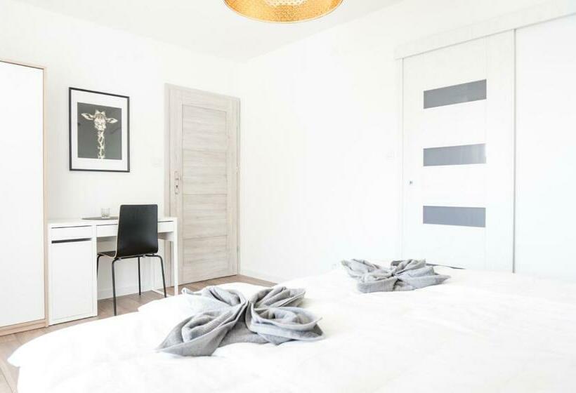 اتاق استاندارد, Hostel 66