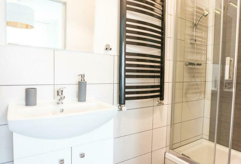 اتاق استاندارد, Hostel 66