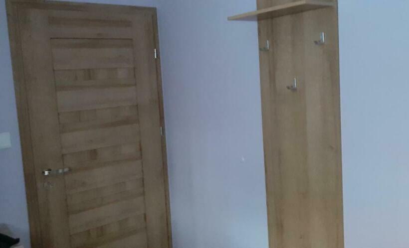 غرفة قياسية ثلاثية, Hostel52