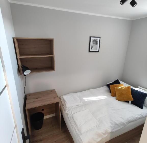 Апартаменты 2 Спальни, Krollhouse Pokoje Gościnne