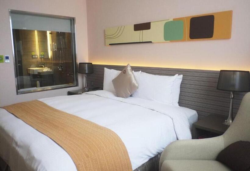 سوییت, Park City Hotel   Luzhou Taipei