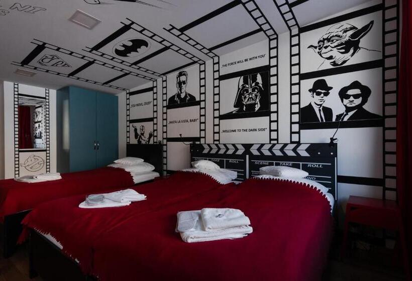 اتاق راحتی سه تخته, Good Times House