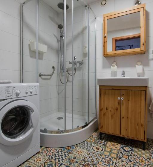 اتاق استاندارد, Good Times House