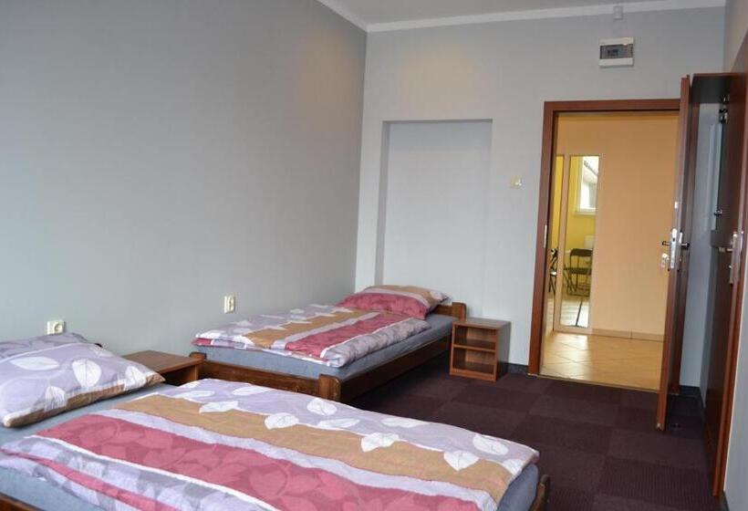 经济房, Hostel Mikołajczyka59