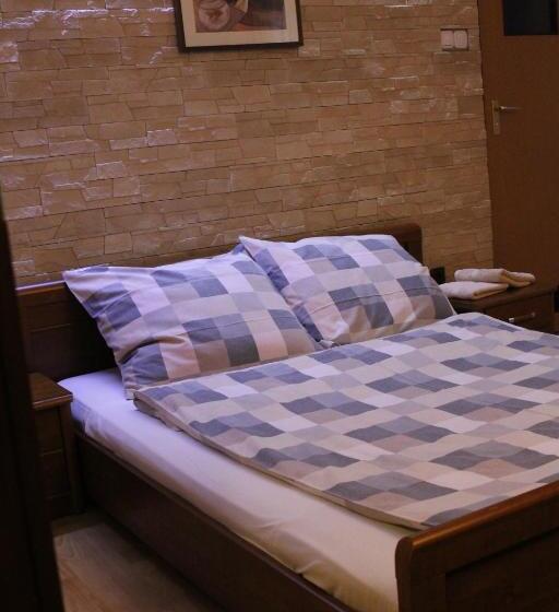 اتاق استاندارد با تخت بزرگ, Bar Malwa