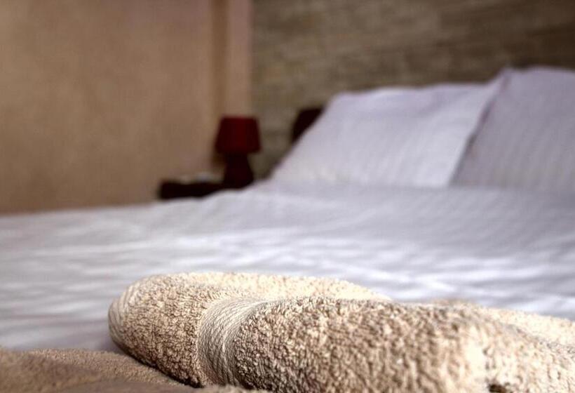 اتاق استاندارد با تخت بزرگ, Bar Malwa