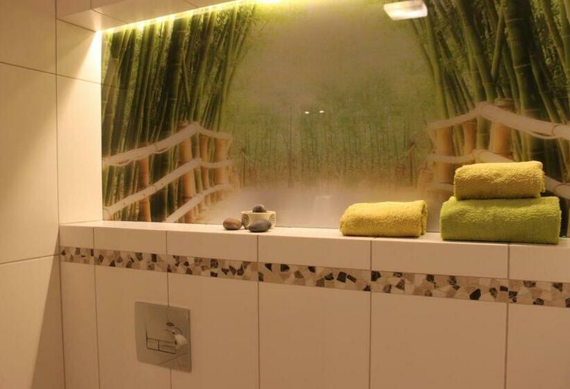 بنگله خانوادگی, Domek Na Prowincji