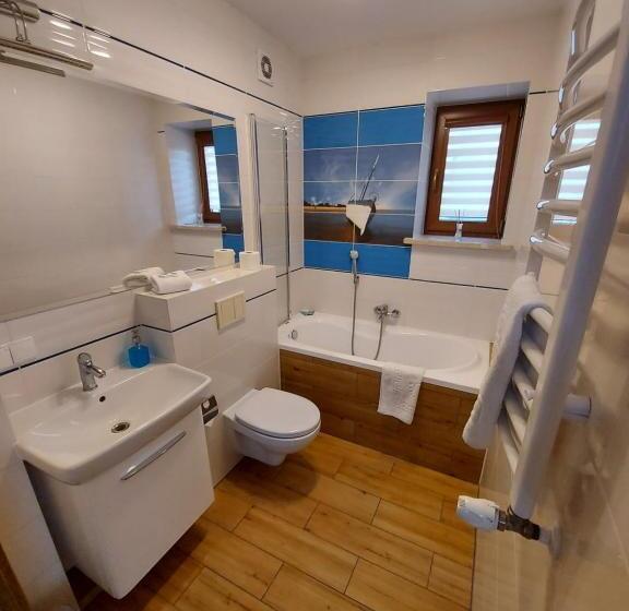 1 Bedroom Apartment Lake View, Apartamenty Kapitanskie