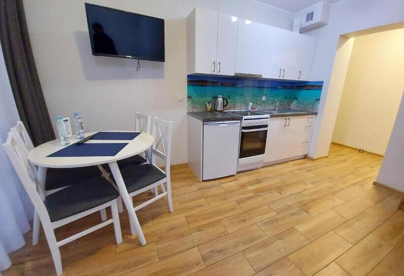 1 Bedroom Apartment Lake View, Apartamenty Kapitanskie