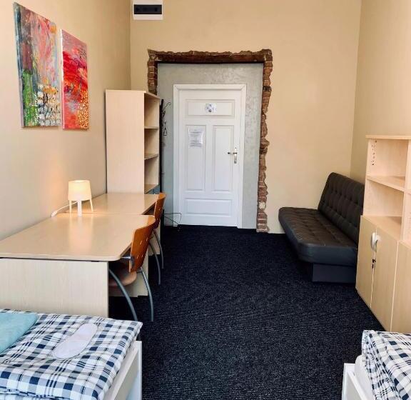 Quarto Triplo Estandar, Chilli Hostel