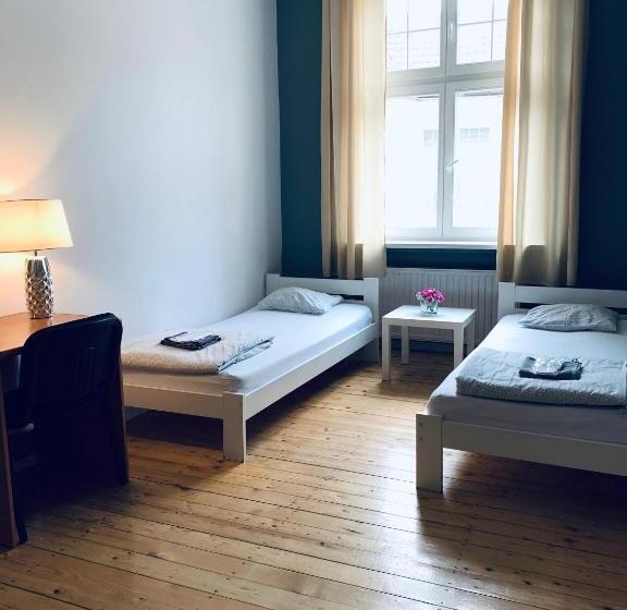 带共用浴室的标准房间, Chilli Hostel