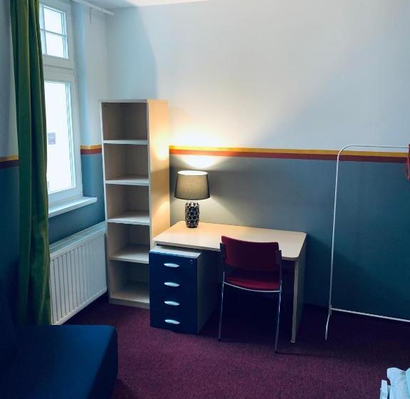 带共用浴室的标准房间, Chilli Hostel