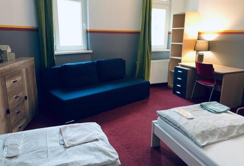 Quarto Estandar Banheiro Compartilhado, Chilli Hostel