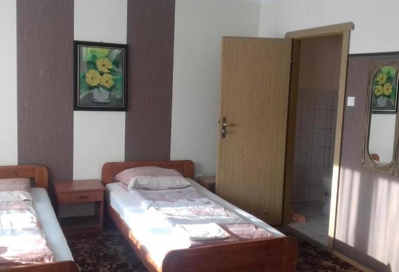 Quarto Quádruplo Estandar, Hostel Jax