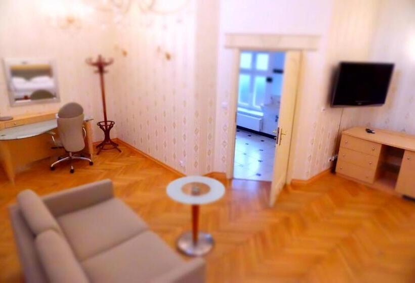 استودیوی استاندارد, Noclegi U Kawalca