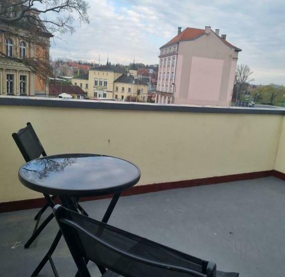 Номер Стандарт, Przy żelaznym Moście