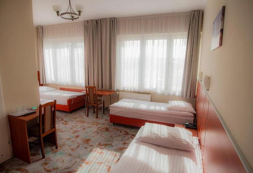 اتاق استاندارد چهار تخته, Włókniarz