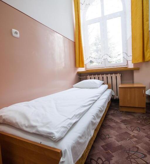 اتاق استاندارد با سرویس بهداشتی مشترک, Schronisko Młodzieżowe Ptsm Matecznik